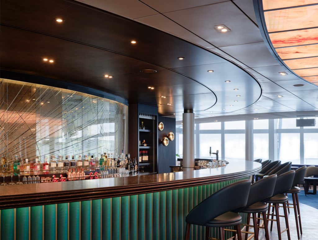 Bars on cruise ships – P&O Cruises | Cruise Jobs & Careers