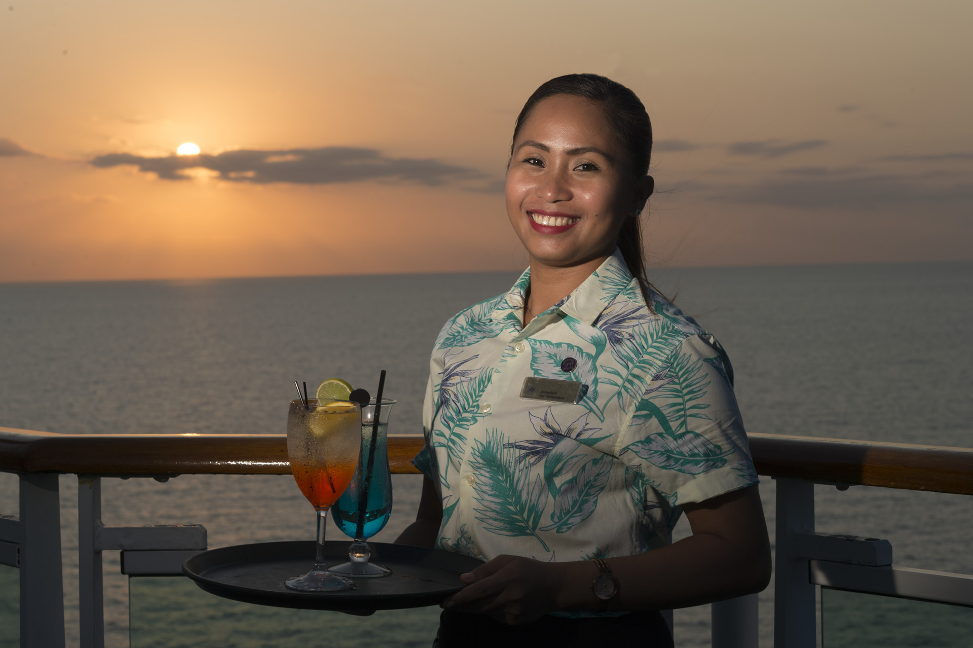 bar staff cruise ship